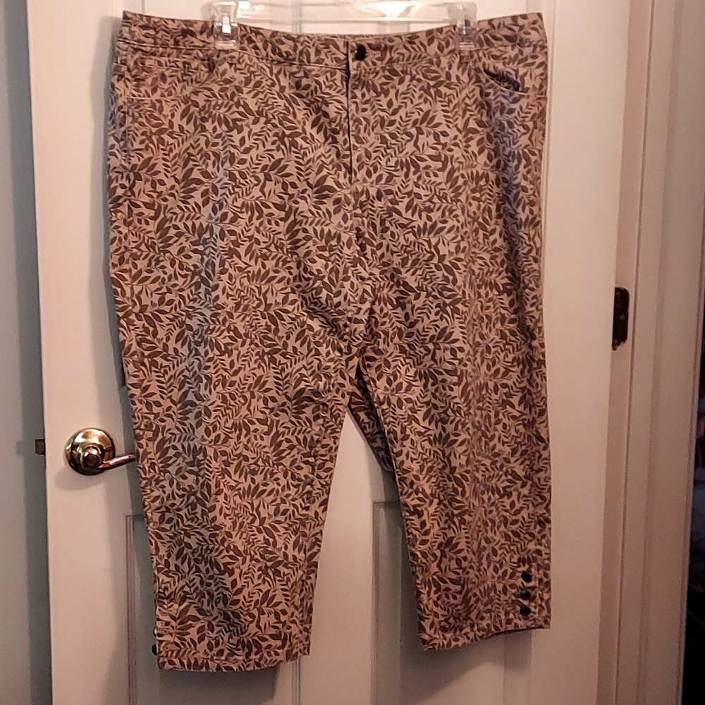 C J BANKS Women's Capris